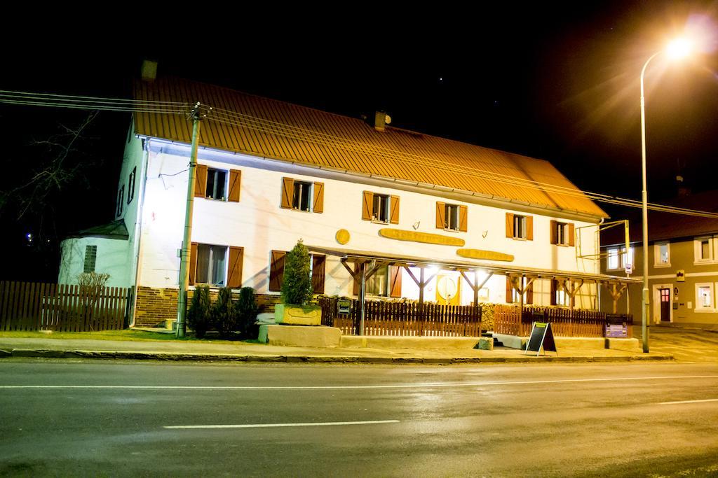 Pension U Přístavu Pomezi nad Ohri Exterior foto
